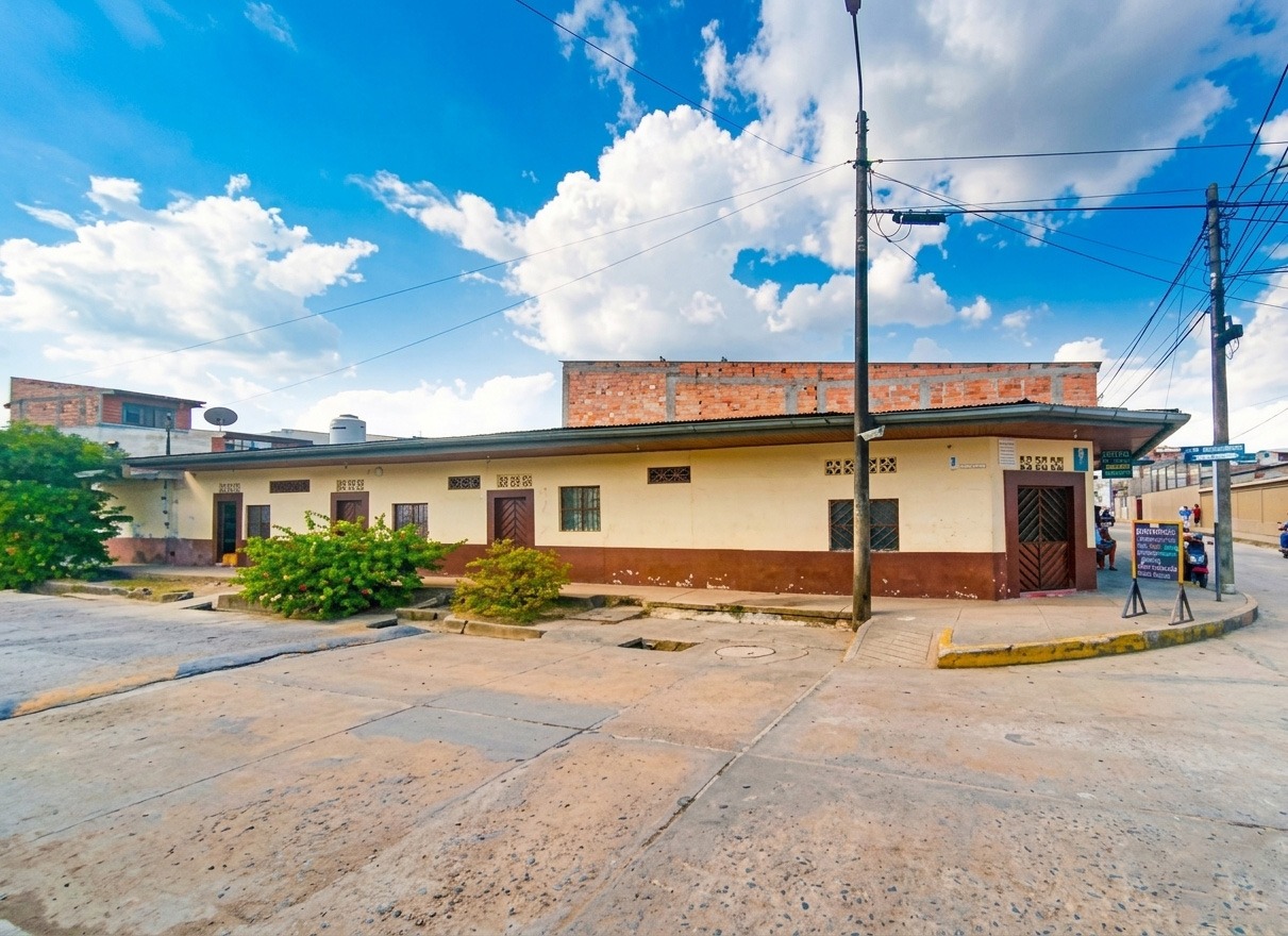 FACHADA IQUITOS-TAVARA